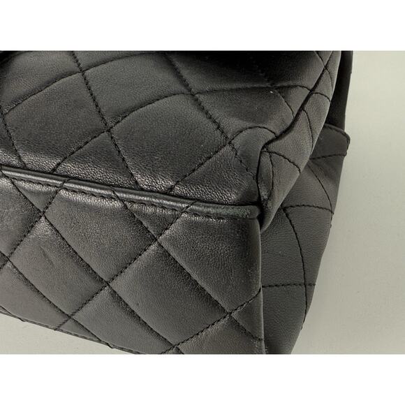 Chanel Timeless Classic Flap Medium Quilted Leather Shoulder Bag Black with Gold - Picture 7 of 16